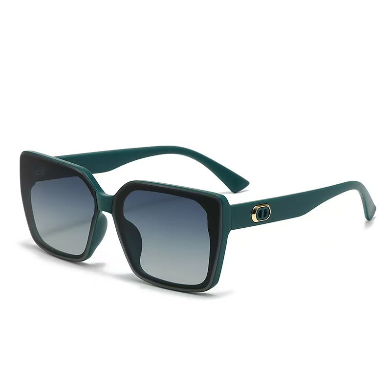 Women's oversized sunglasses with sturdy frame and subtle lenses Kalsten