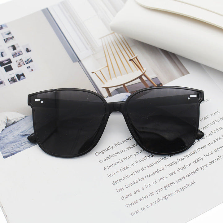 Ladies Cat-Eye Sunglasses with Elegant Design Kalsten