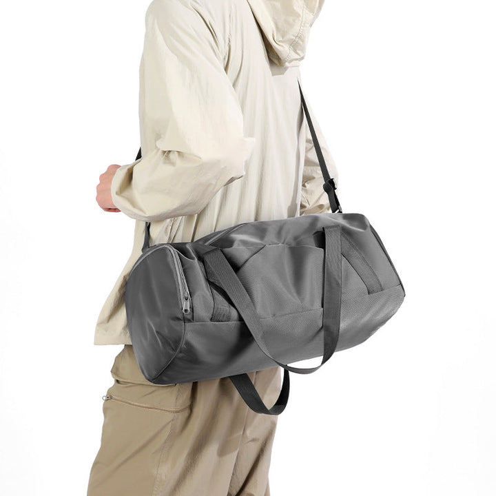 Sporty travel bag with adjustable shoulder strap and sturdy material Kalsten