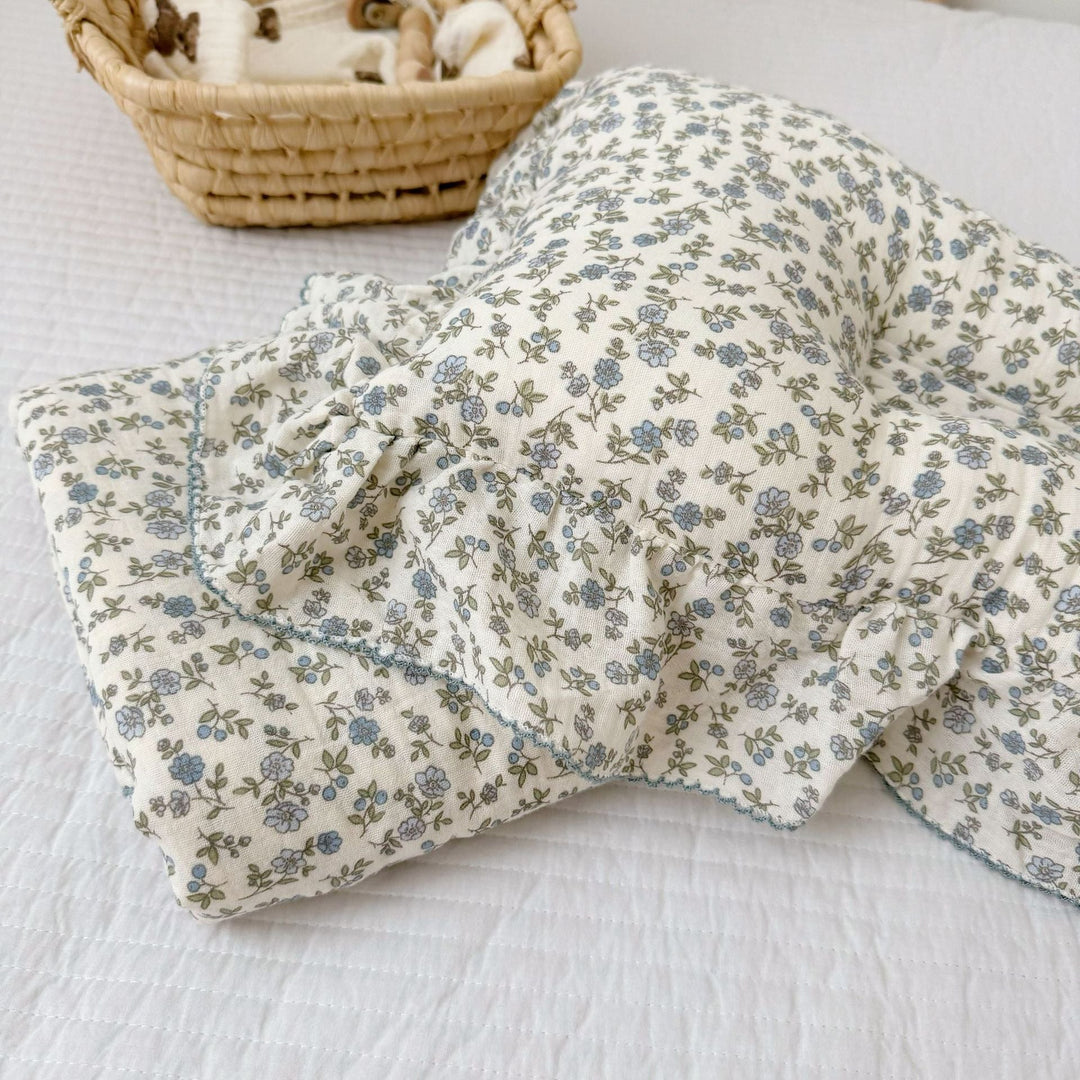 Unisex Muslin Blanket with delicate floral design and elegant ruffles Kalsten