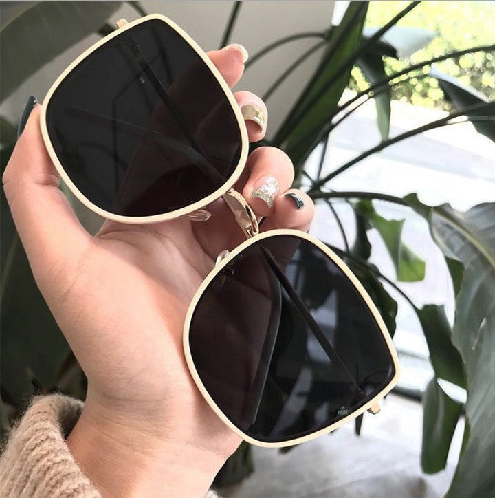 Women's modern square sunglasses with wide temples Kalsten