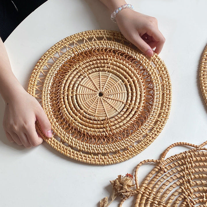 Ladies Elegant handcrafted rattan underlay Kalsten