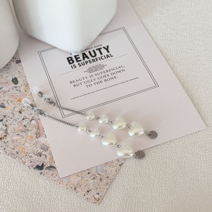 Heart-Shaped Pearl Accented Eyewear Chain Kalsten