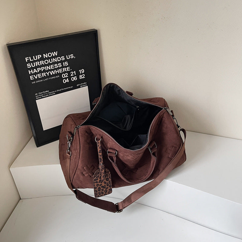 Sporty travel bag with trendy design and practical compartments Kalsten
