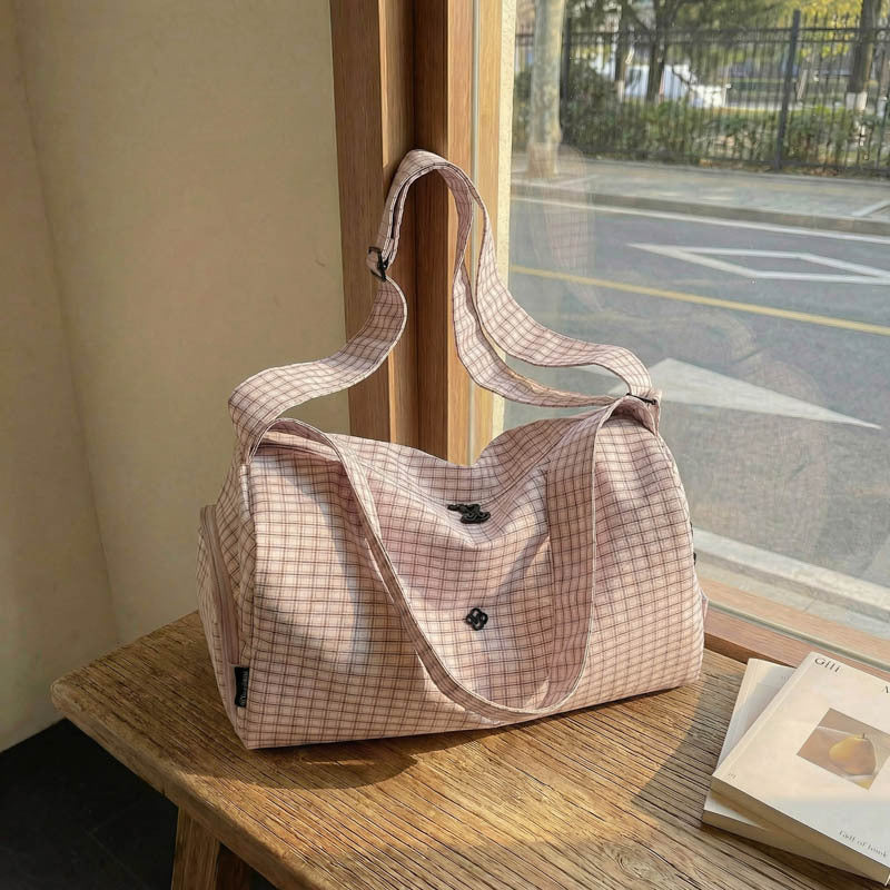Women’s sporty and stylish travel bag Kalsten