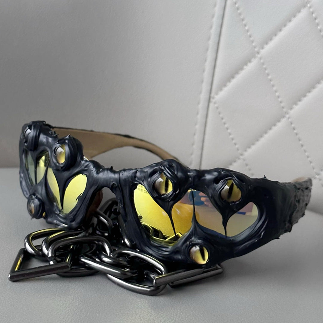 Ladies extravagant sunglasses with unique frame and eye-catching detail Kalsten