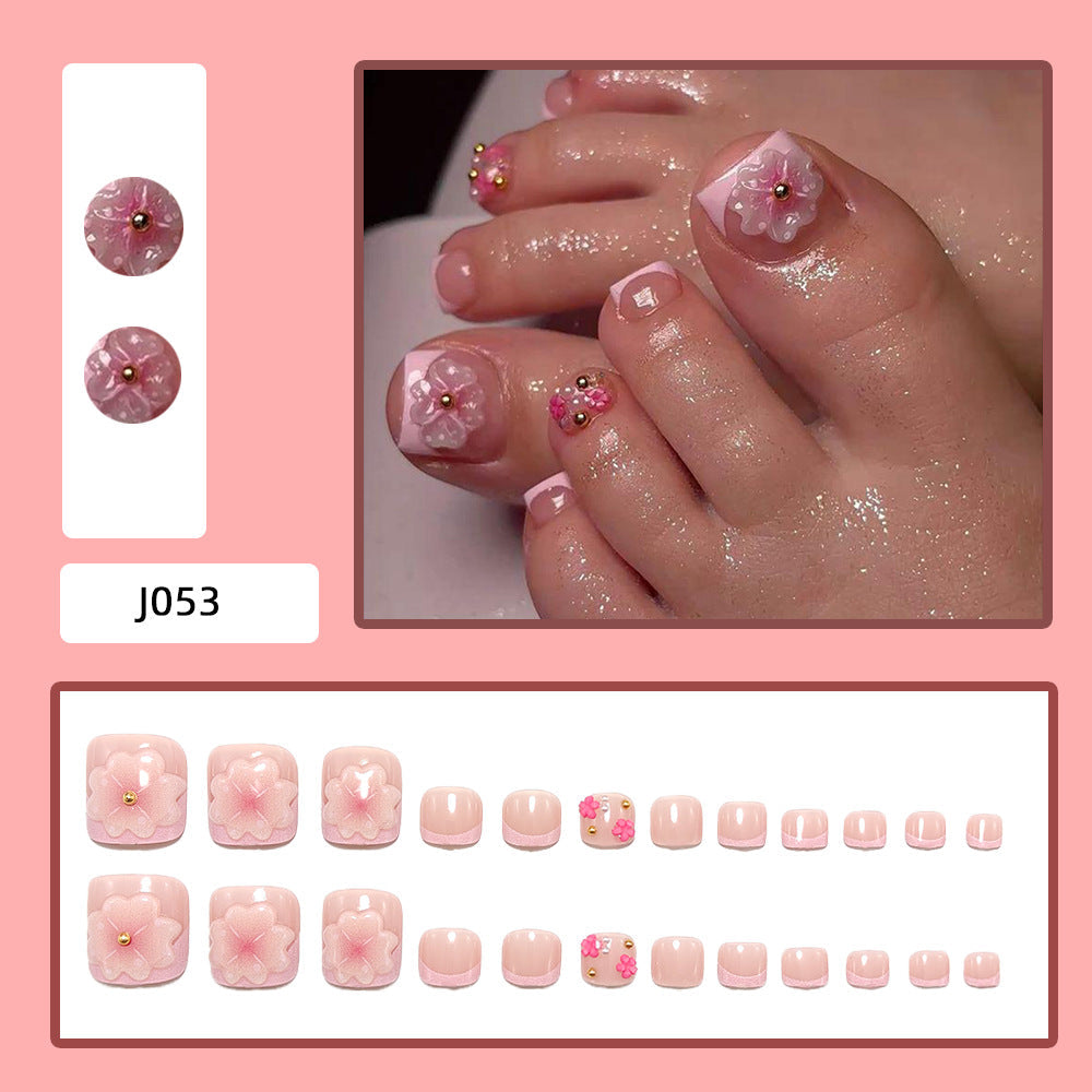 Nail art with floral accents Kalsten