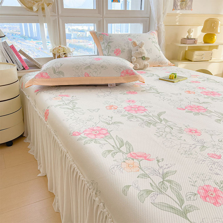 Women's elegant and decorative bedding throw set with cheerful floral pattern Kalsten