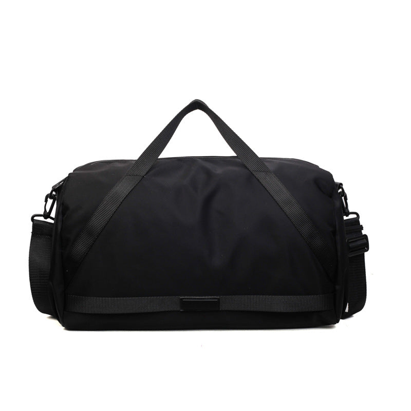 Versatile sports duffel bag with water-resistant material Kalsten