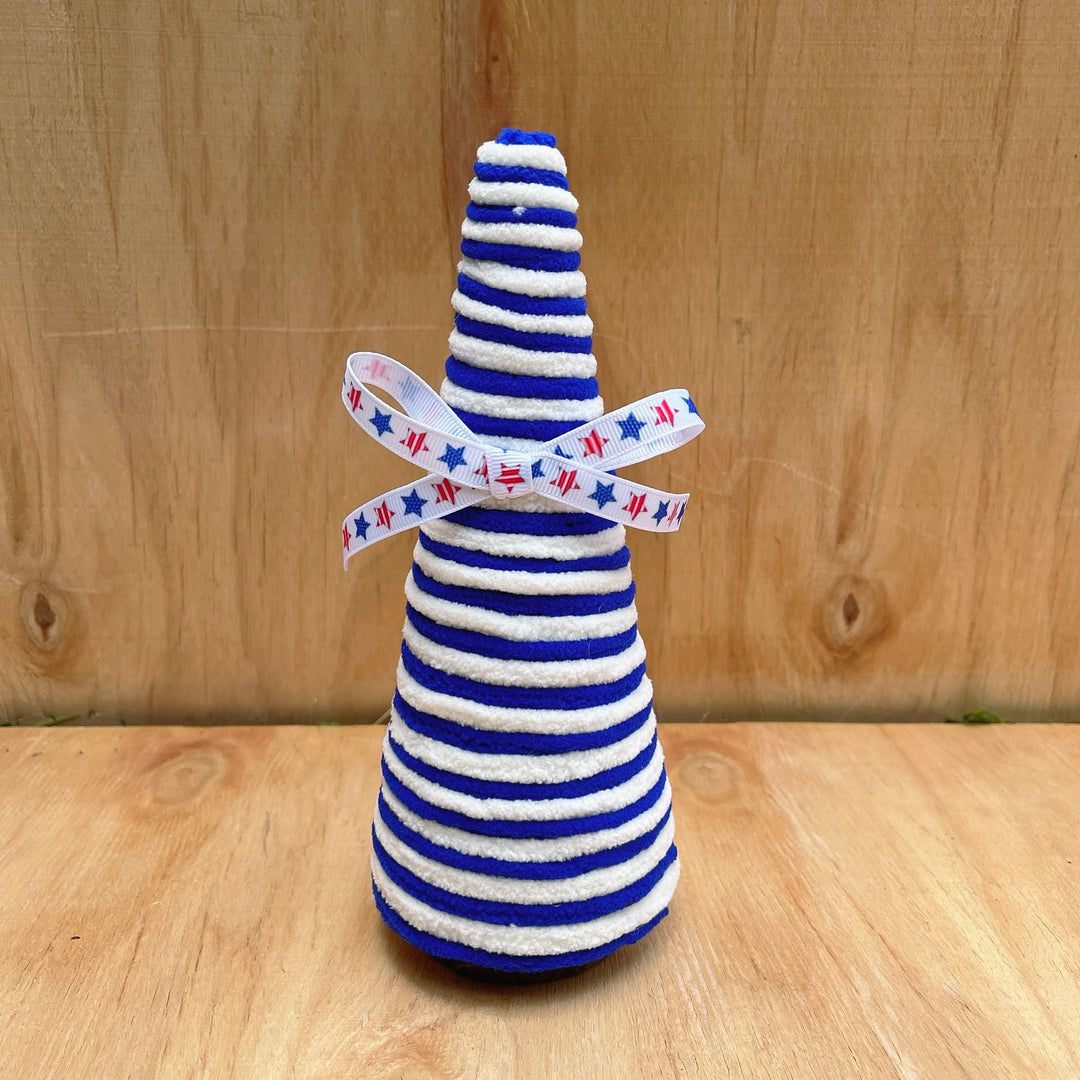 Unisex decorative table figure crocheted tree made of yarn with wooden base and star tip Kalsten