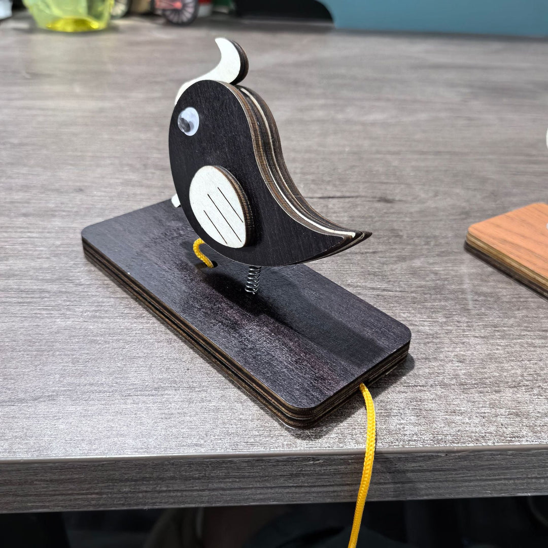 Unisex nan movable wooden bird table figure made of plywood with spiral spring and pull line Kalsten