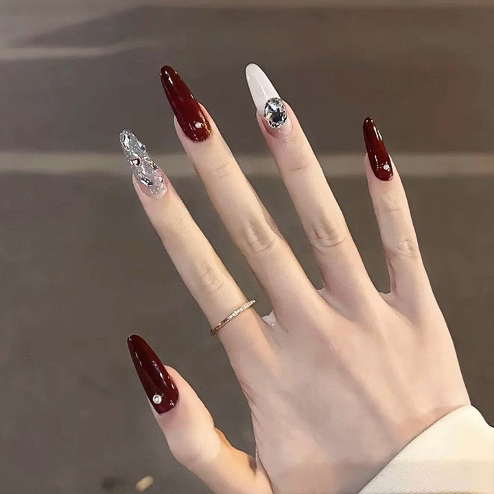 Elegant artificial nails with sparkling gold accents Kalsten