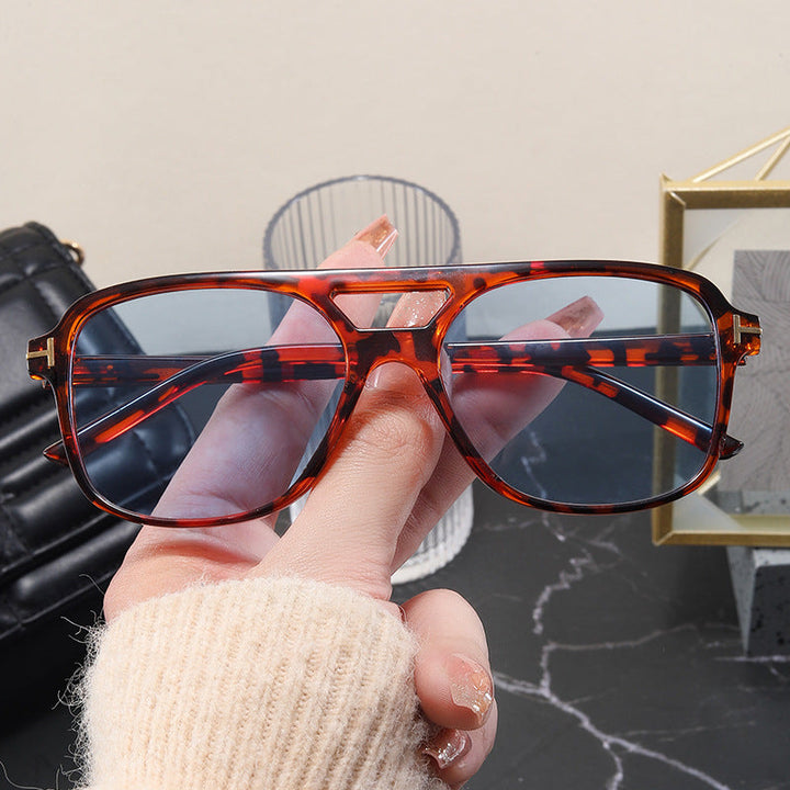 Women’s fashionable glasses with a fine frame and strict contours Kalsten