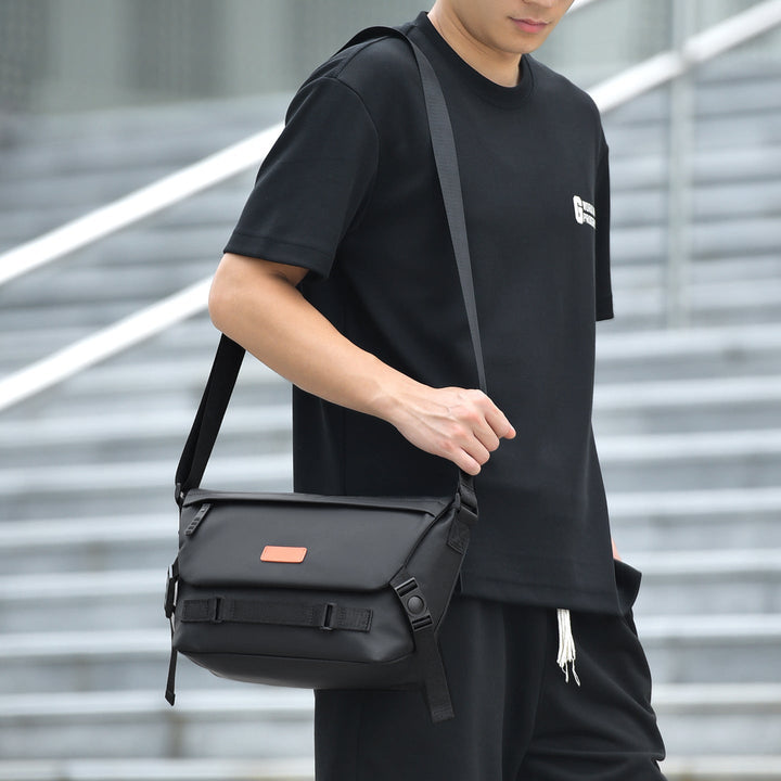 Stylish shoulder bag with versatile compartment options Kalsten