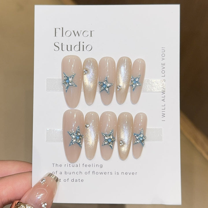 Glamorous artificial nails with star accents Kalsten
