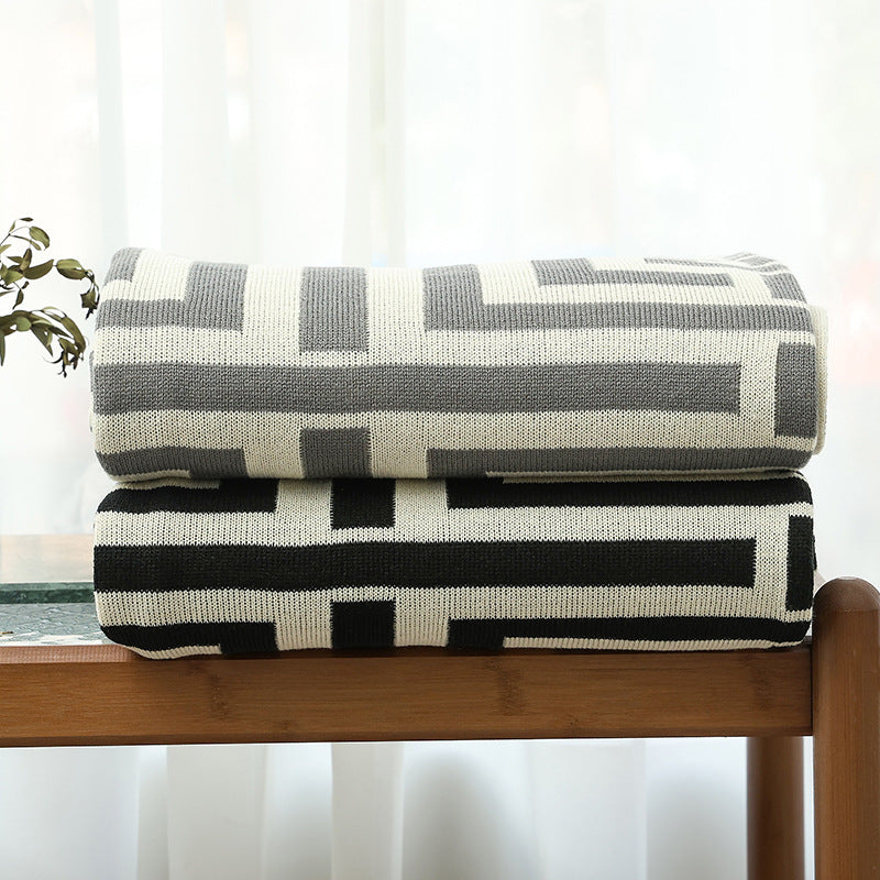 Women's decorative comfort blanket in modern geometric design Kalsten