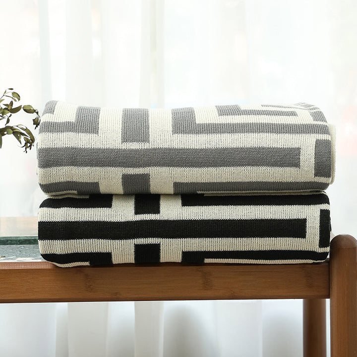 Women's decorative comfort blanket in modern geometric design Kalsten