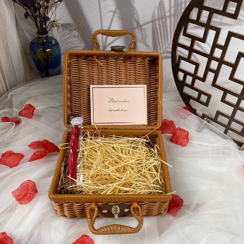 Women stylish and decorative gift basket case Kalsten