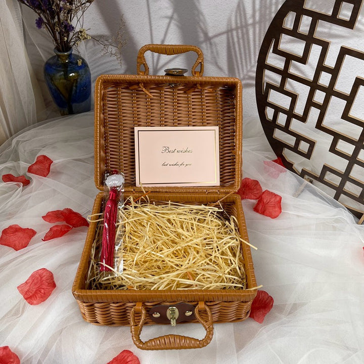 Women stylish and decorative gift basket case Kalsten