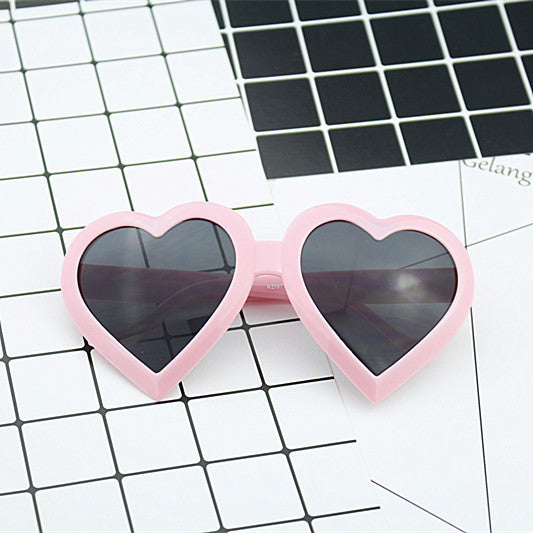 Women's Heart-Shaped Sunglasses in Modern Design Kalsten