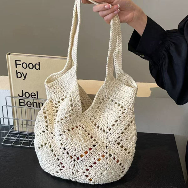 Handbag made of braided natural material with tassel details Kalsten