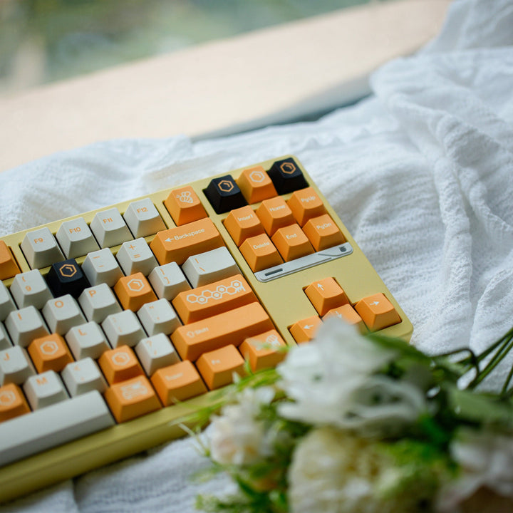 Retro-themed Mechanical Keyboard Kalsten