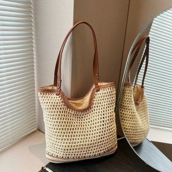 Handcrafted beach bag with fine mesh structures Kalsten