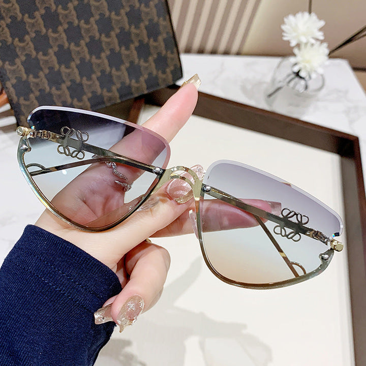 Ladies extravagant sunglasses with modern, geometric frame Kalsten