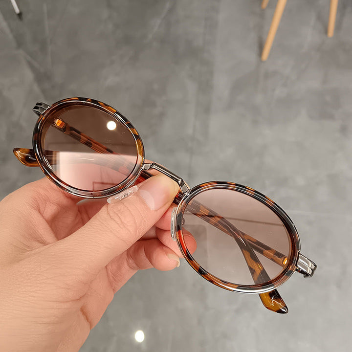 Women's round sunglasses with lightweight lenses and gold accents Kalsten