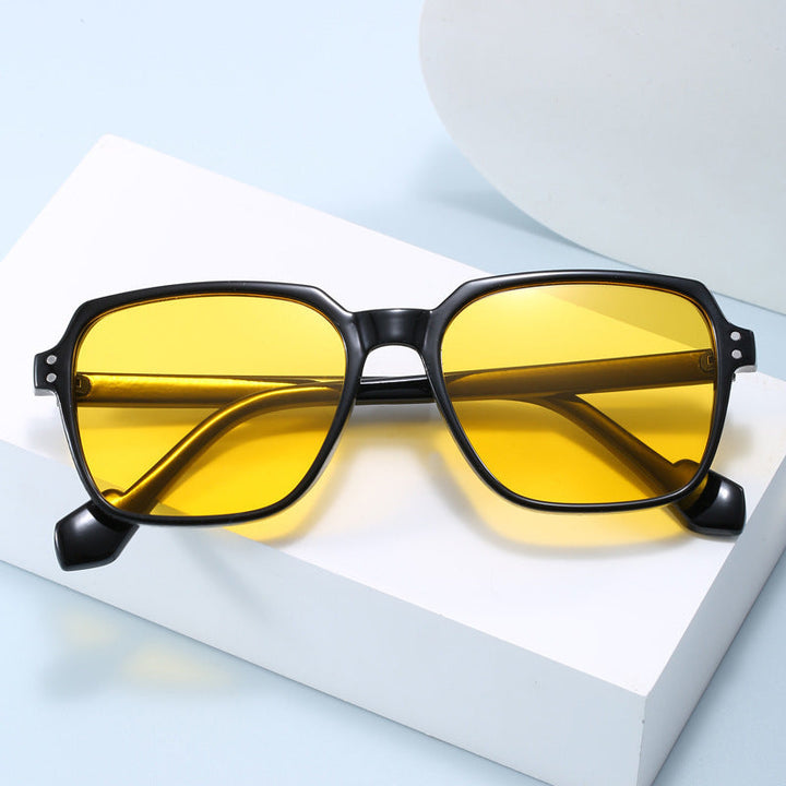 Women's fashion sunglasses with bold, rectangular lenses Kalsten