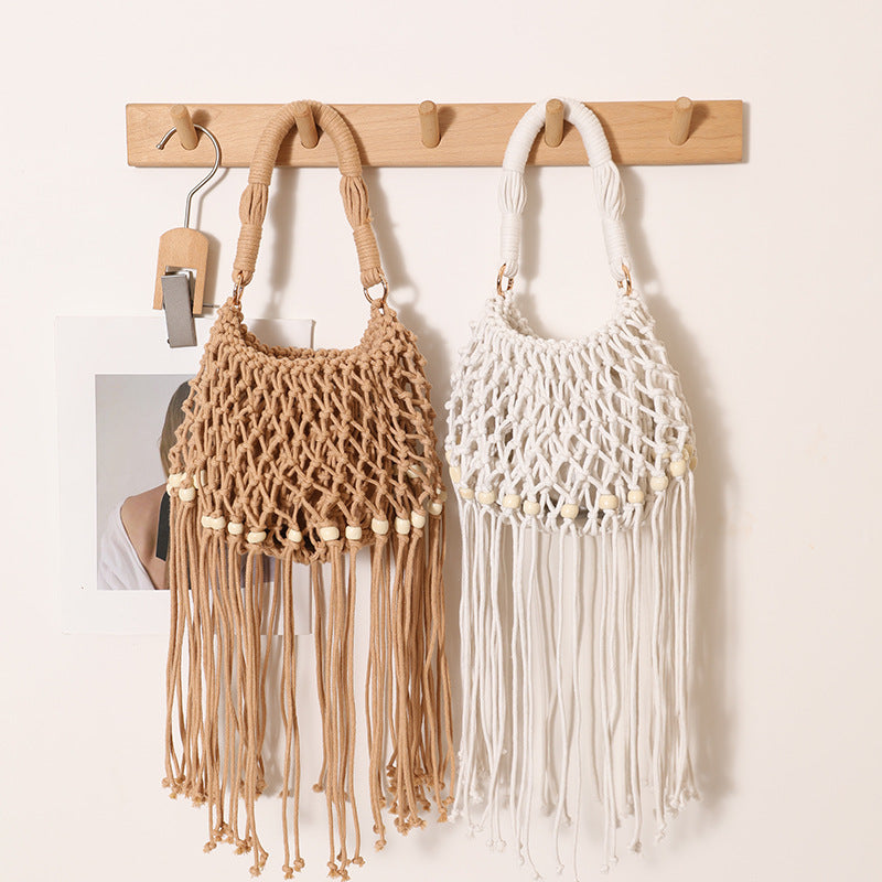Macrame bag with decorative fringes and wooden beads Kalsten