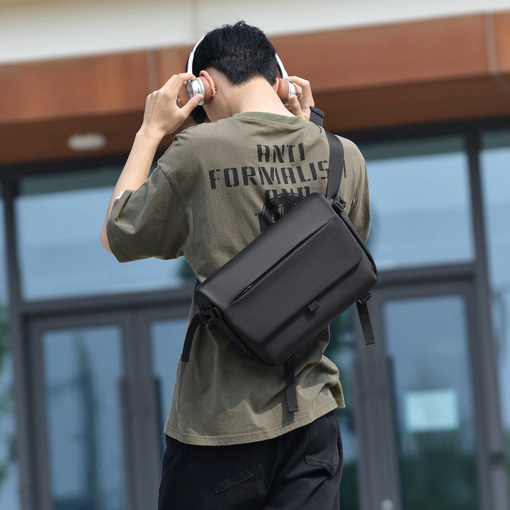 Modern Waterproof Messenger Bag Kalsten