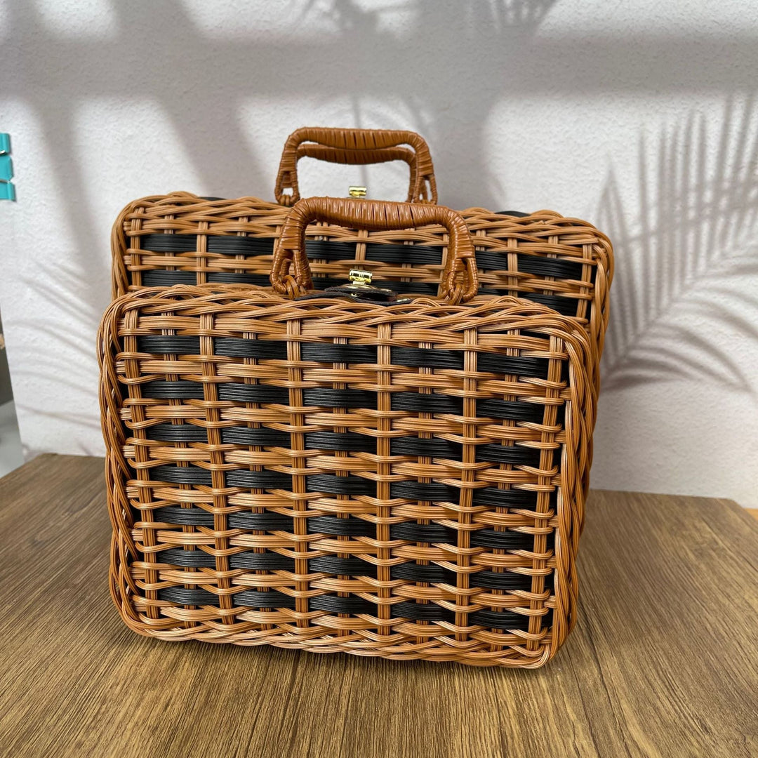 Women elegant handbag made of woven material Kalsten