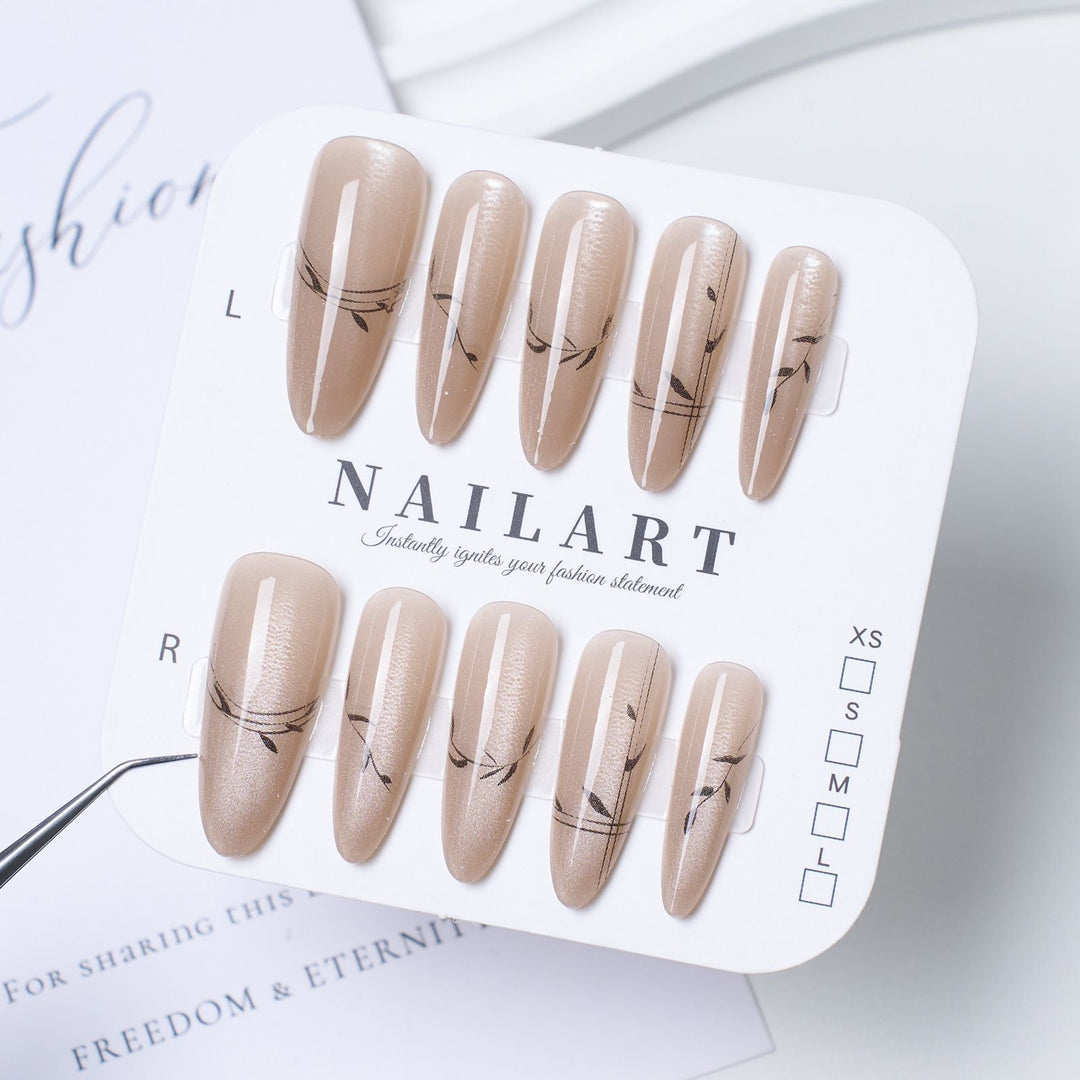 Artificial nails in elegant design Kalsten