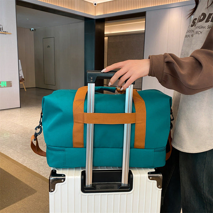 Sporty travel bag with adjustable shoulder strap and organizer compartments Kalsten