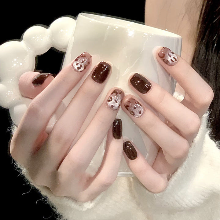 Artificial nails with modern swirl design Kalsten