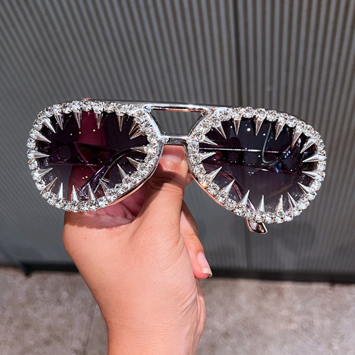 Women's sunglasses in a futuristic design with尖 crystal embellishments Kalsten