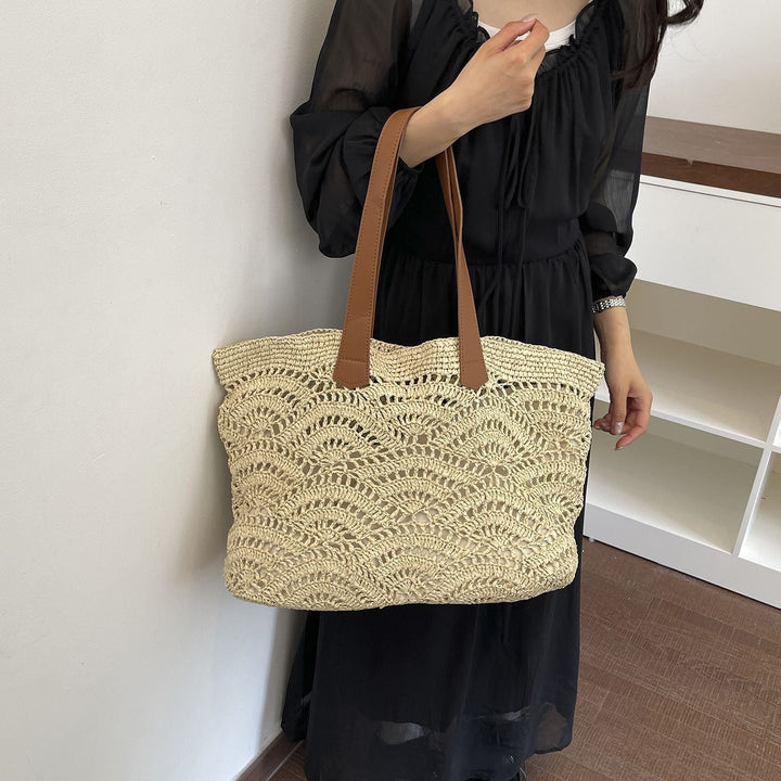 Handbag made of high-quality woven natural material with elegant leather handles Kalsten
