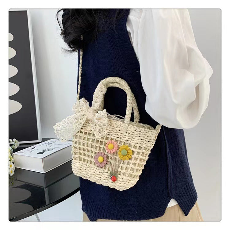 Playful basket bag with floral appliqués Kalsten