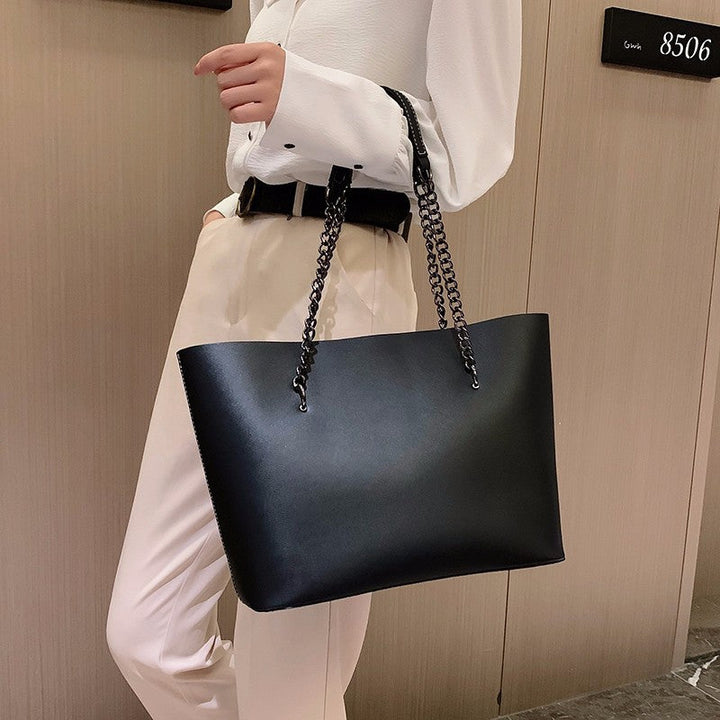 Elegant shoulder bag in minimalist design Kalsten