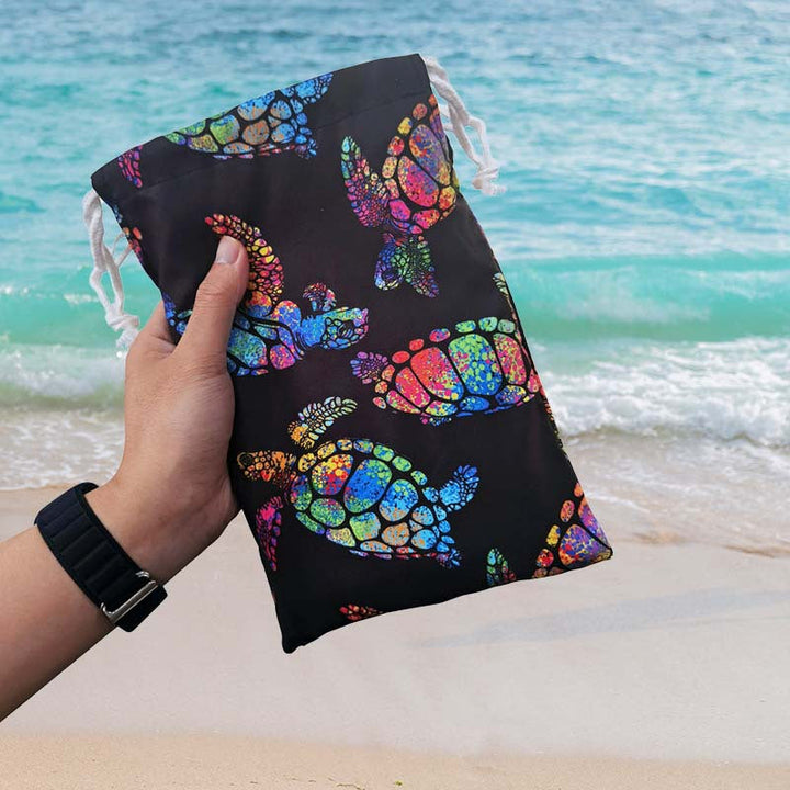 Bath towel with colorful sea turtle design Kalsten