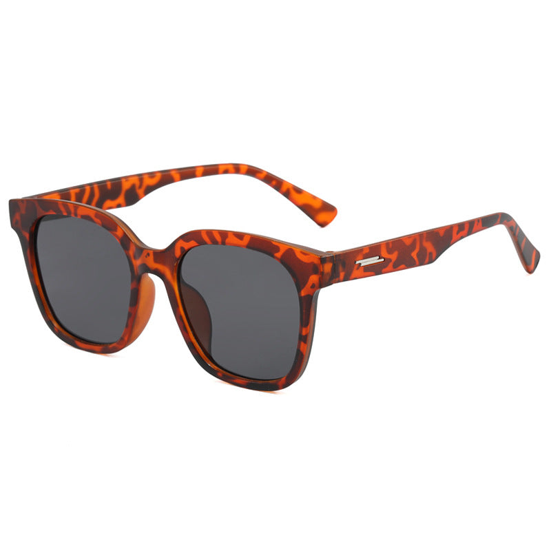 Women's sunglasses with a modern, angular plastic frame Kalsten