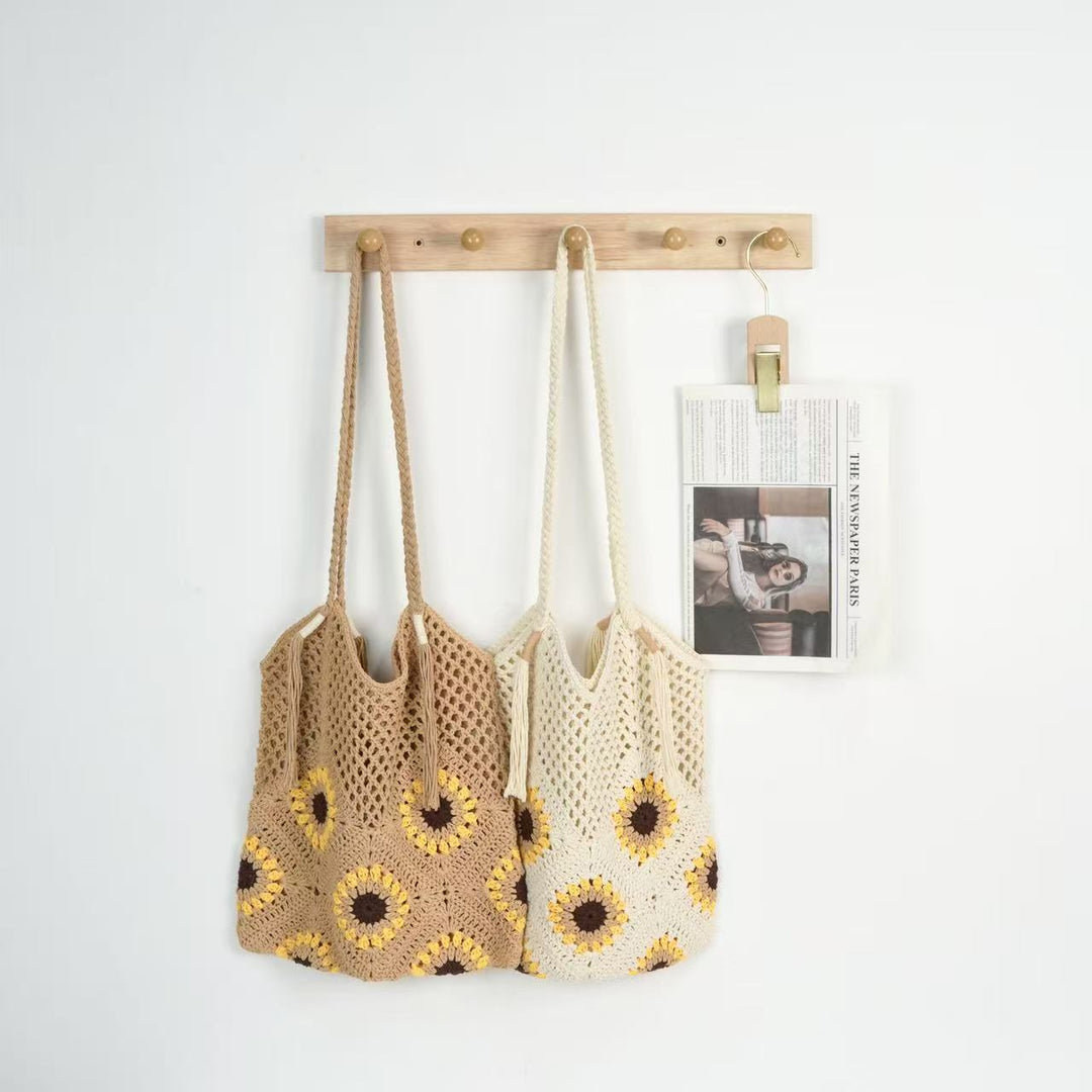 Large and Flexible Bag Made of Natural Material with Flower Pattern Kalsten