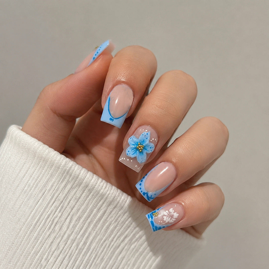 Floral-Themed Press-On Nail Art Kalsten