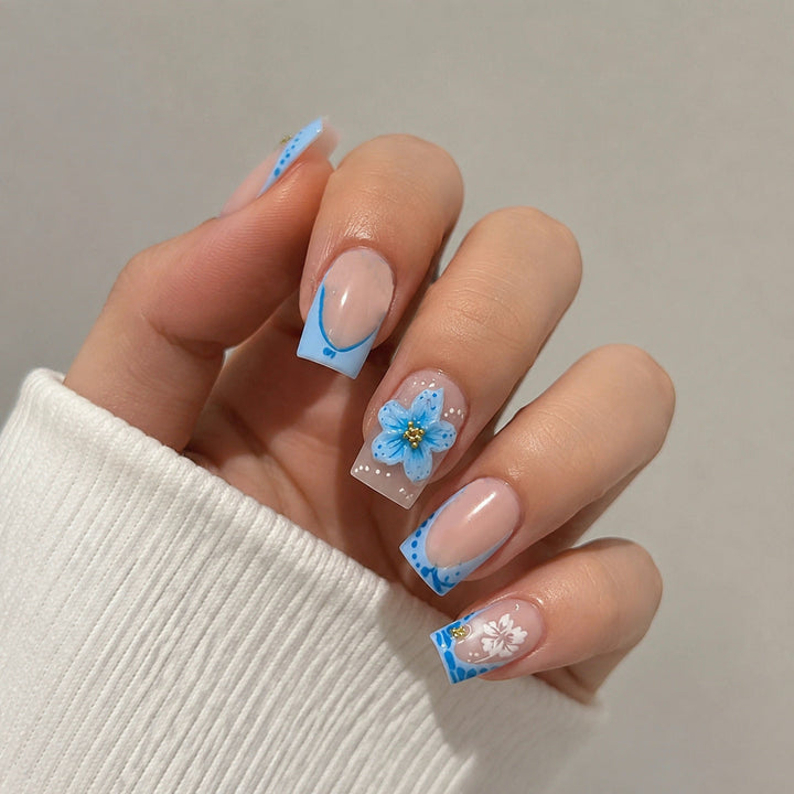 Floral-Themed Press-On Nail Art Kalsten
