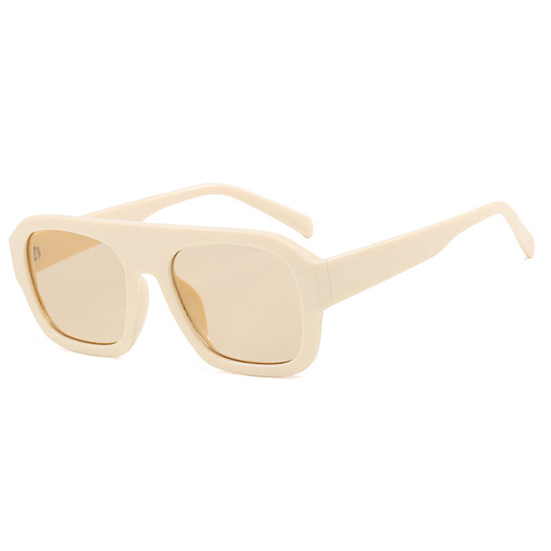 Women's fashionable sunglasses with a sturdy frame and wide lenses Kalsten