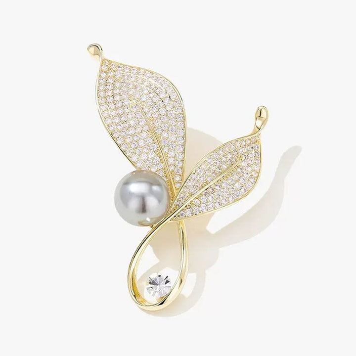 Elegant and Glamorous Brooch with Pearls and Crystals Kalsten