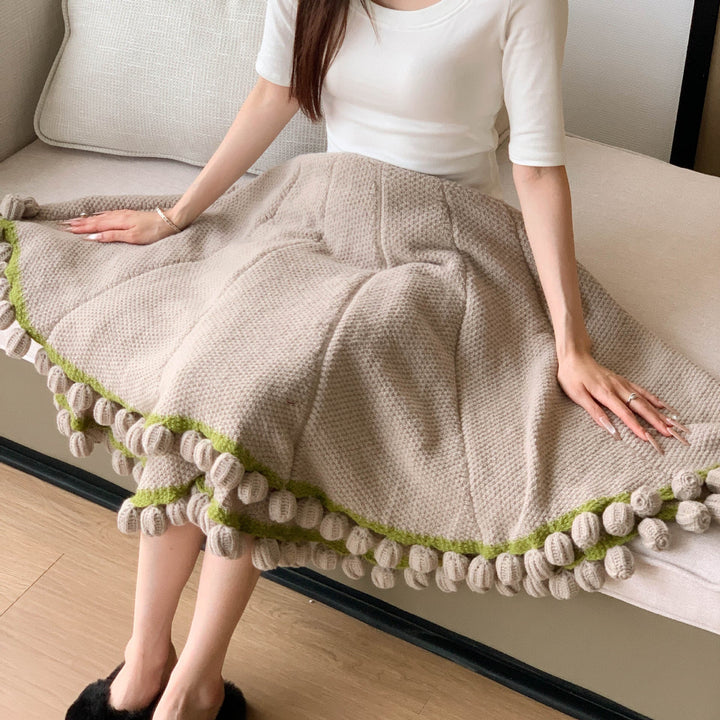 Cozy Blanket with Playful Pompons Kalsten