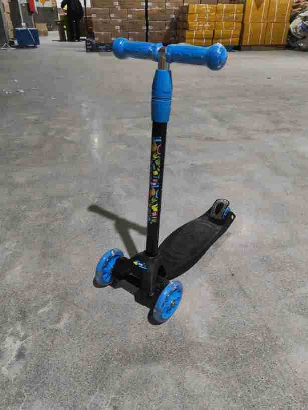 Lightweight 3-Wheel Kick Scooter Kalsten