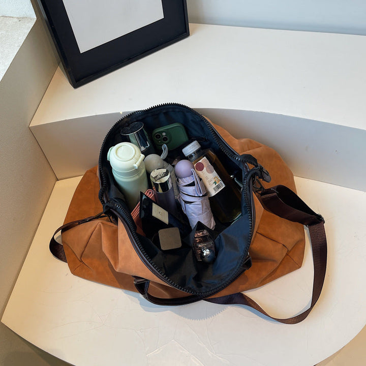 Leisure travel bag with durable material and multiple compartments Kalsten